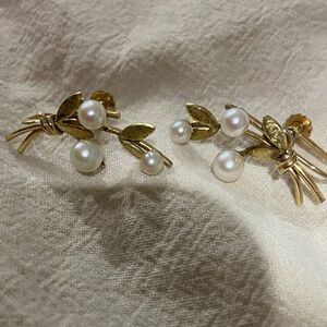 Vintage Japanese Saltwater Pearls Screw-back Earrings by Krementz.